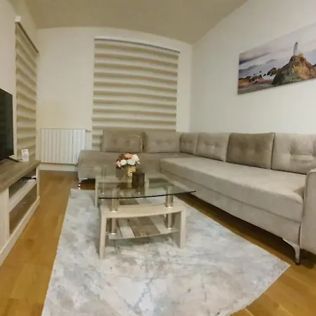 Newly Refurbished Bulevar - Free Garage Parking * Sarajevo