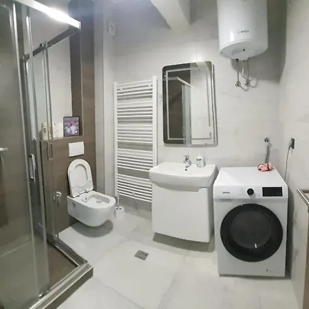 Newly Refurbished Bulevar - Free Garage Parking Apartman *